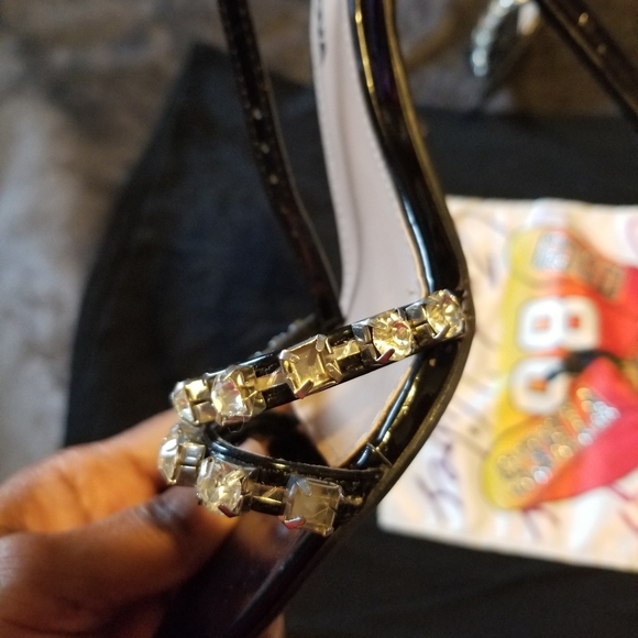 Fashion nova black studded heel with bonus large tee that fits med/lrge - Picture 8 of 8